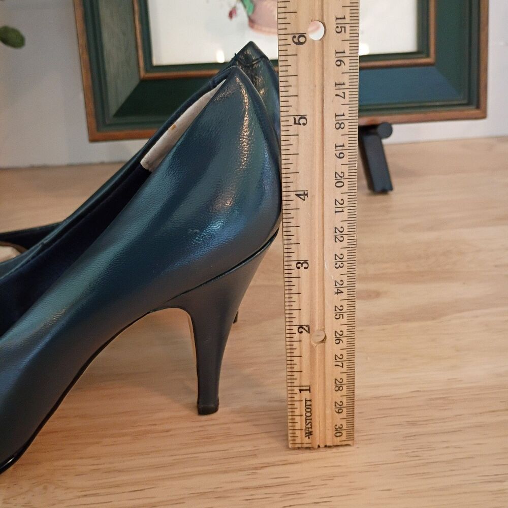Newport News Easy Style Women's Fine Leather Blue Pumps Stiletto Heels 7.5 Wide - Picture 11 of 11